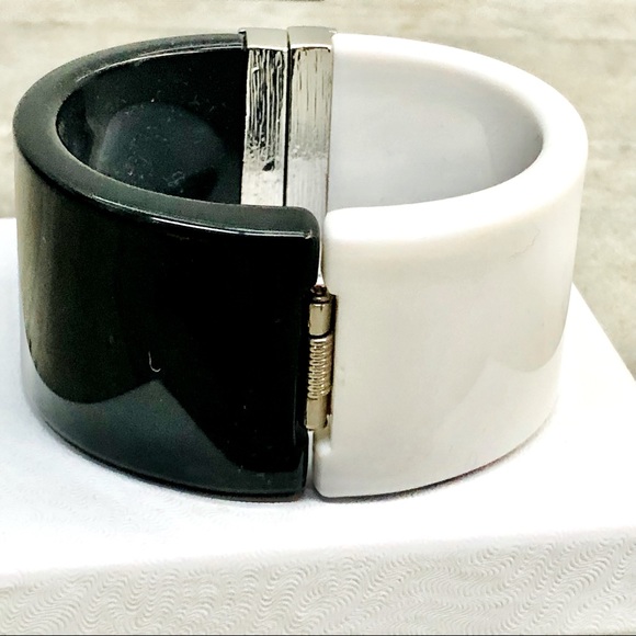 Duplicity of “Ebony and Ivory” with matching crystals bangle - Picture 5 of 10